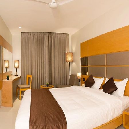 Sri Aadhish Grand Hotel Aranthangi Esterno foto