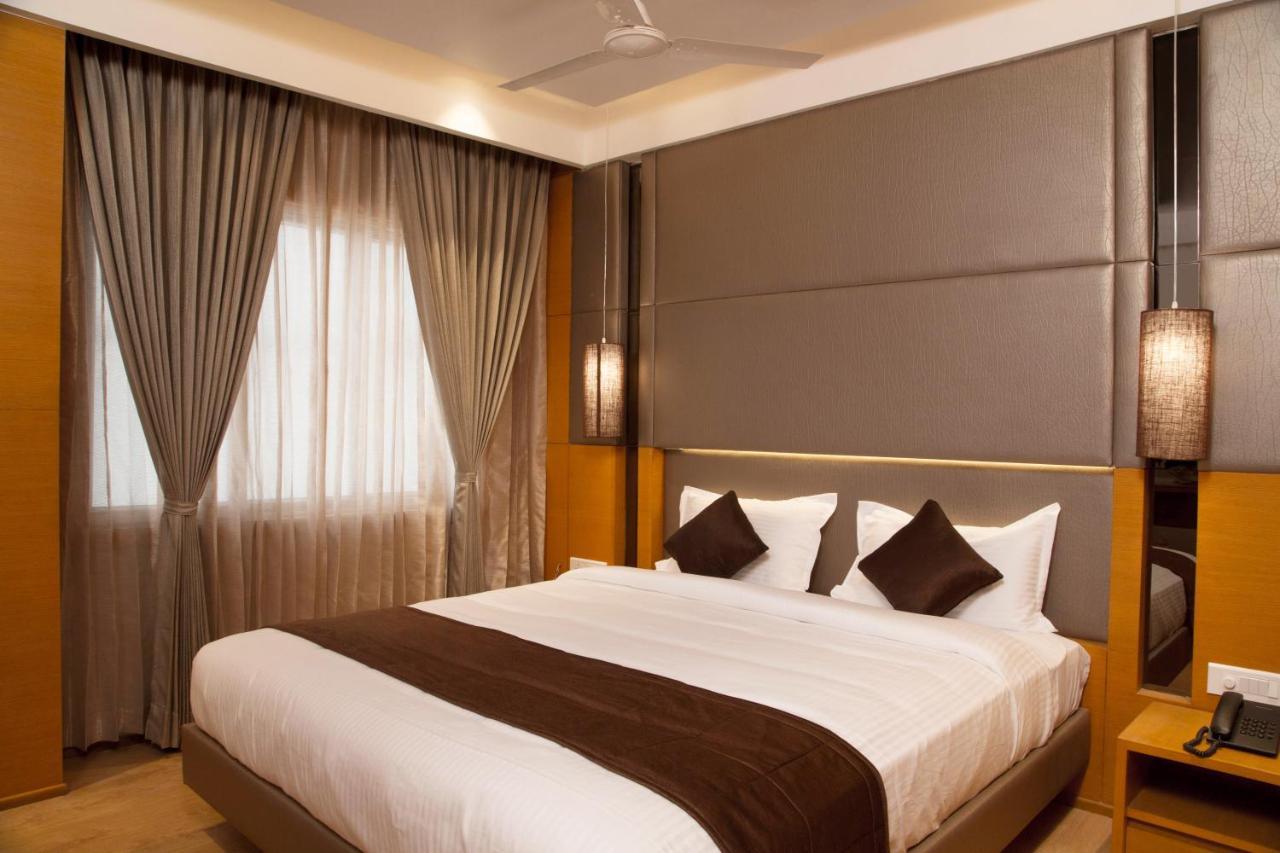 Sri Aadhish Grand Hotel Aranthangi Esterno foto