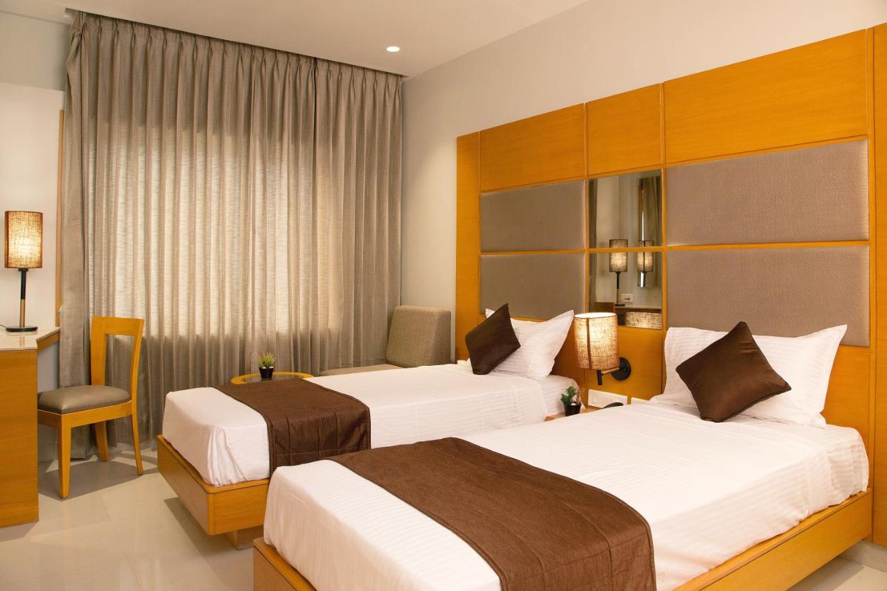 Sri Aadhish Grand Hotel Aranthangi Esterno foto