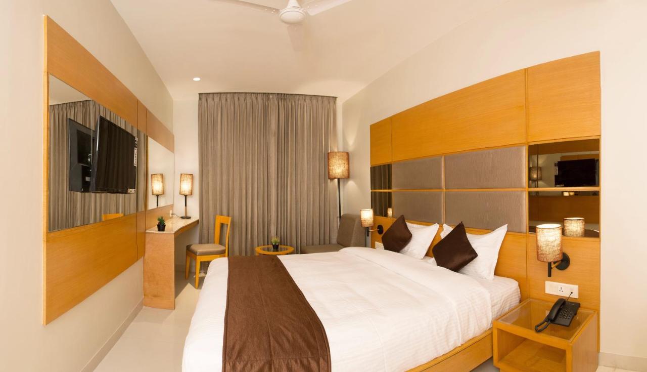 Sri Aadhish Grand Hotel Aranthangi Esterno foto
