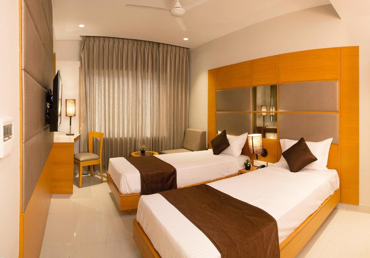 Sri Aadhish Grand Hotel Aranthangi Esterno foto