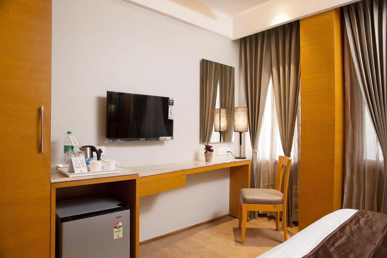 Sri Aadhish Grand Hotel Aranthangi Esterno foto