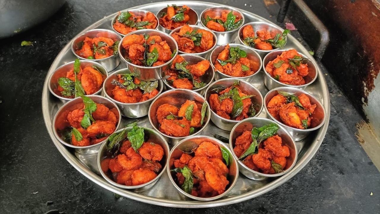 Sri Aadhish Grand Hotel Aranthangi Esterno foto