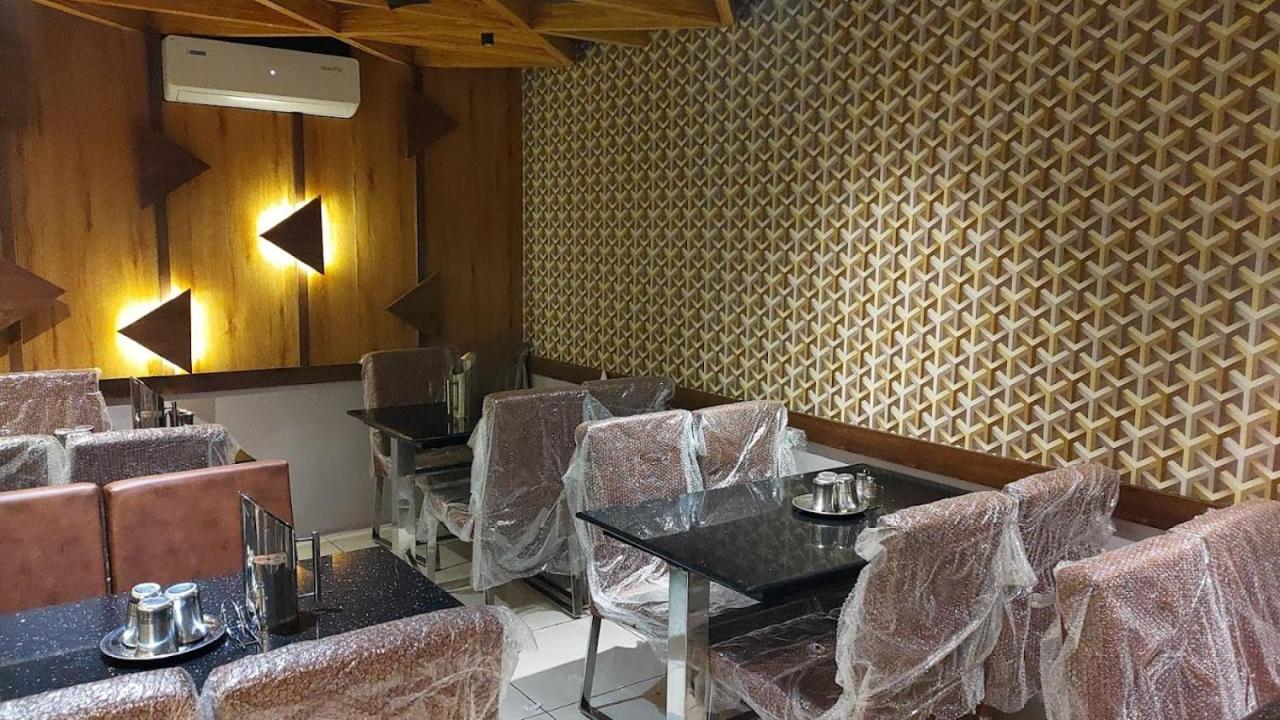 Sri Aadhish Grand Hotel Aranthangi Esterno foto